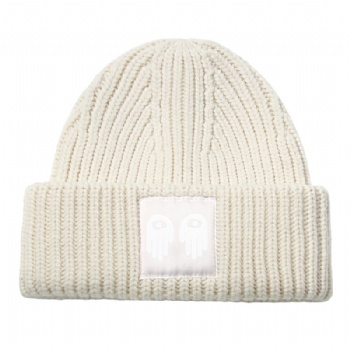 Heavy rib knitting acrylic beanie hat with satin logo